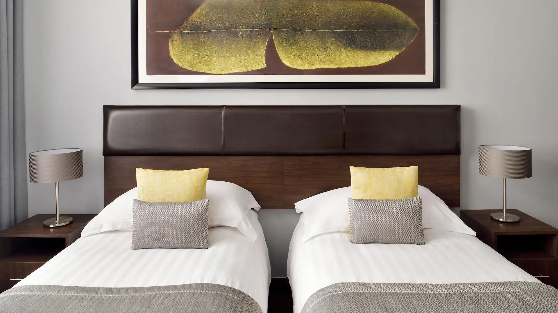 Mövenpick Hotel Apartments Al Mamzar Dubai 5*,  Vereinigte Arabische Emirate